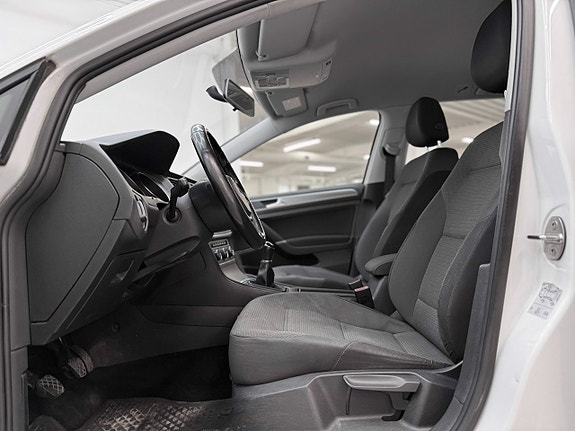 Volkswagen Golf VII 11 of 28