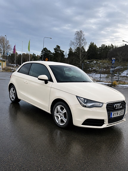 Audi A1 2 of 5