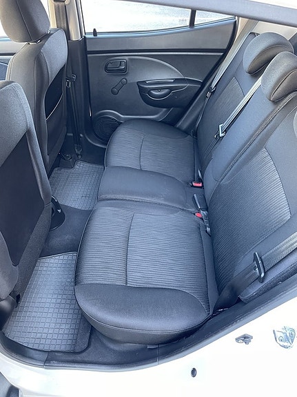 Kia Picanto 10 of 18