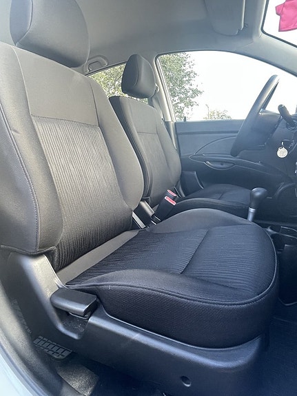 Kia Picanto 9 of 18
