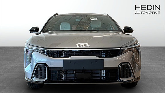 Kia K4 2 of 12