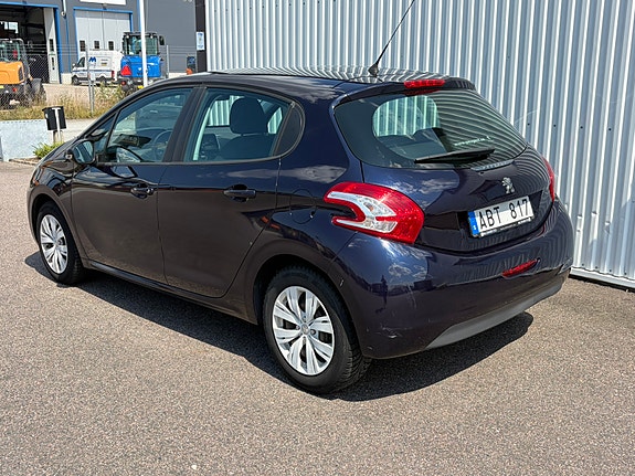 Peugeot 208 3 of 5