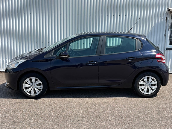 Peugeot 208 2 of 5
