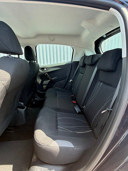 Peugeot 208 8 of 8