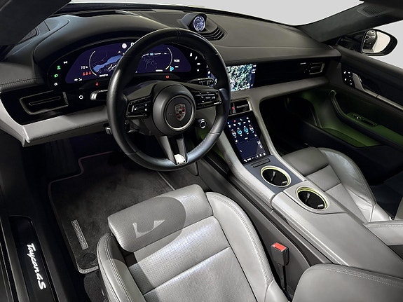 Porsche Taycan 9 of 27