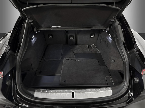 Porsche Taycan 14 of 27