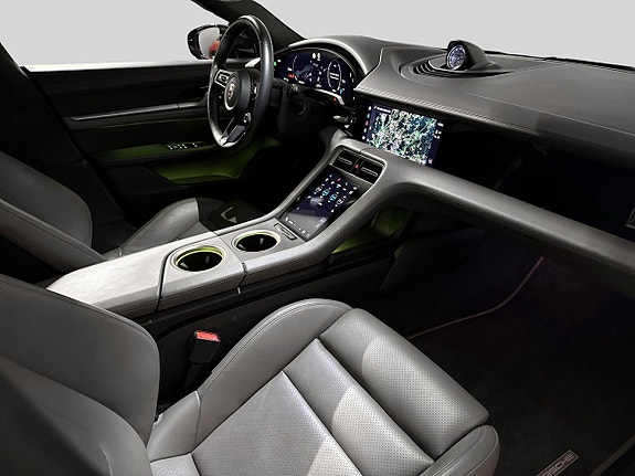 Porsche Taycan 10 of 27