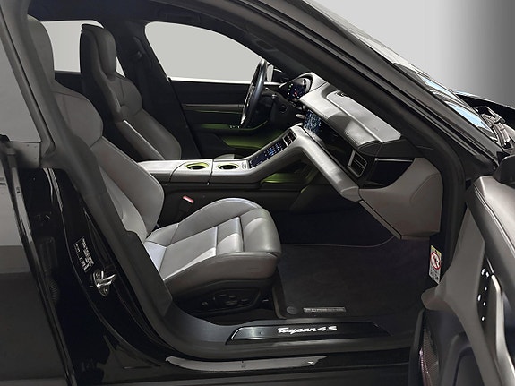 Porsche Taycan 11 of 27