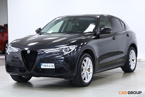 Alfa Romeo Stelvio 2 of 5