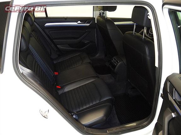 Volkswagen Passat 14 of 26