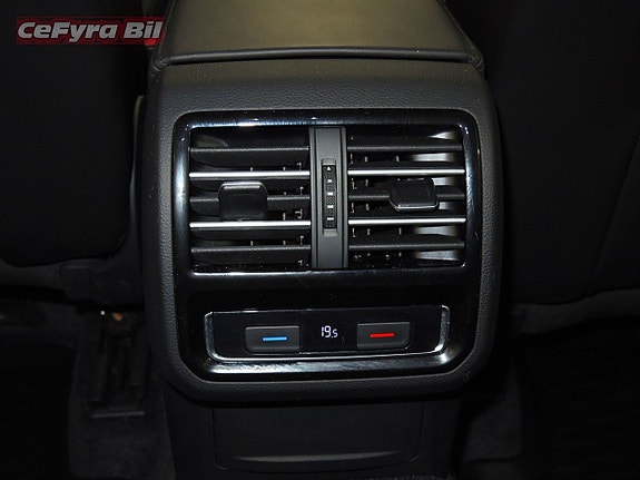 Volkswagen Passat 18 of 26