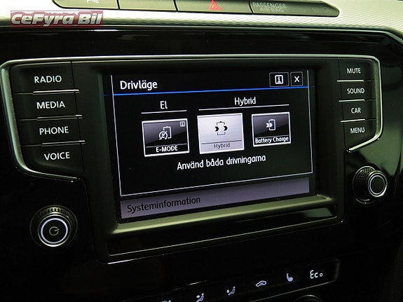 Volkswagen Passat 21 of 26