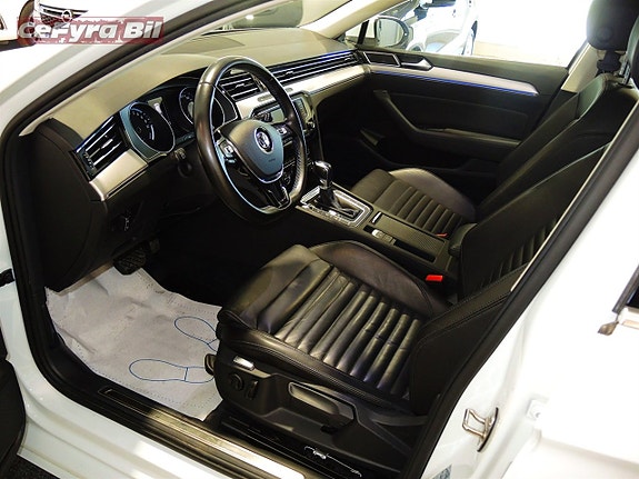 Volkswagen Passat 12 of 26