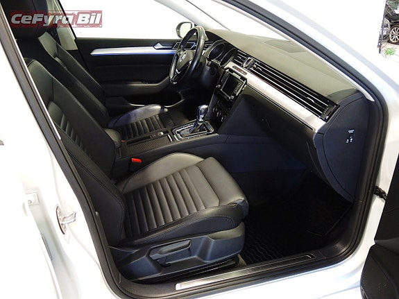 Volkswagen Passat 13 of 26