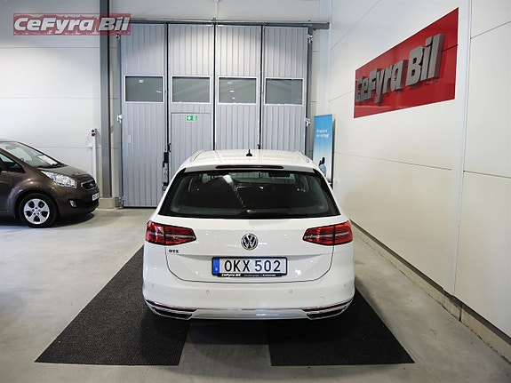 Volkswagen Passat 7 of 26