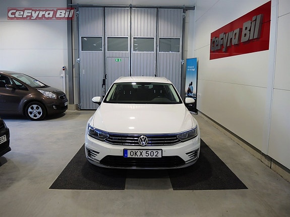 Volkswagen Passat 2 of 26