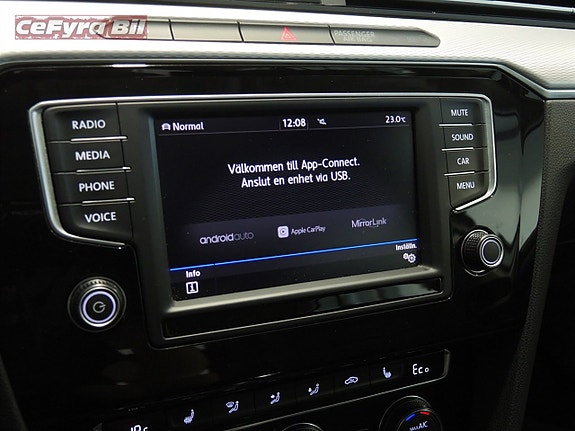 Volkswagen Passat 20 of 26