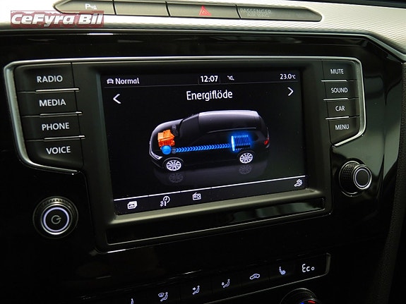 Volkswagen Passat 19 of 26