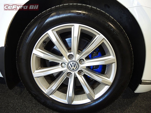 Volkswagen Passat 10 of 26