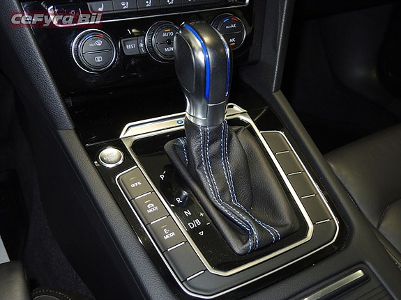 Volkswagen Passat 17 of 26