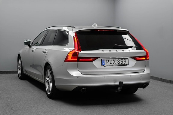 Volvo V90 2 of 5