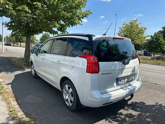 Peugeot 5008 4 of 10