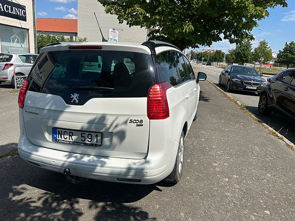 Peugeot 5008 3 of 10