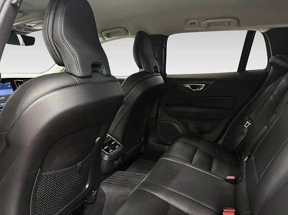 Volvo V60 Cross Country 13 of 17