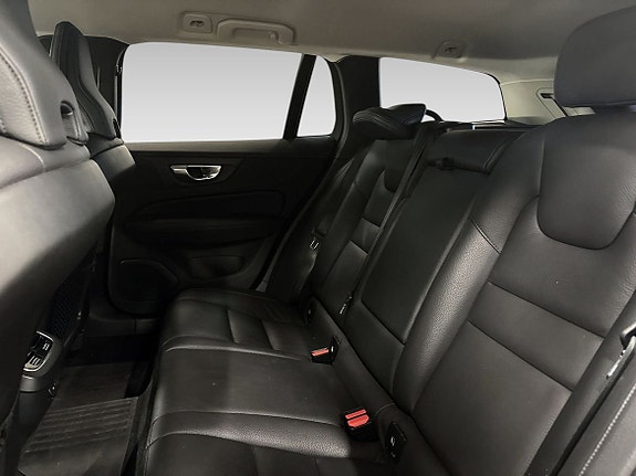 Volvo V60 Cross Country 12 of 17