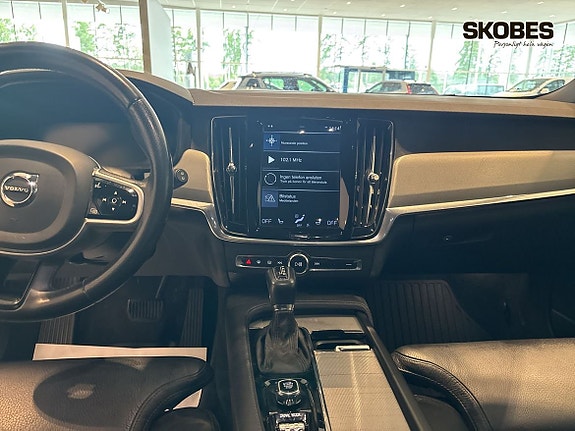 Volvo V90 Cross Country 11 of 25