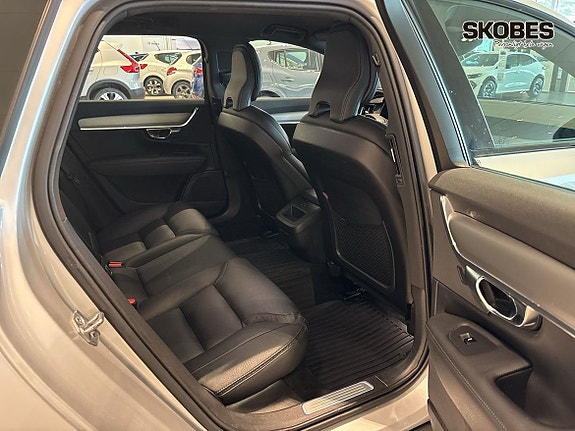 Volvo V90 Cross Country 9 of 25