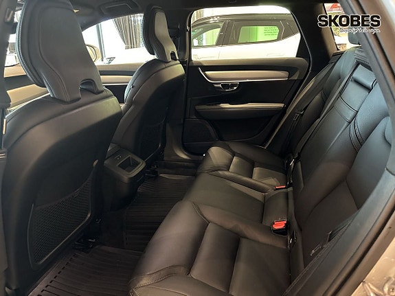 Volvo V90 Cross Country 8 of 25