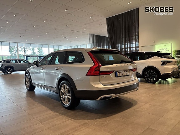 Volvo V90 Cross Country 4 of 25