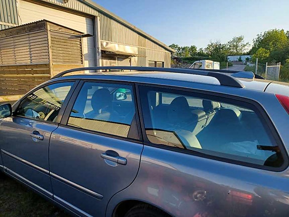 Volvo V50 3 of 5