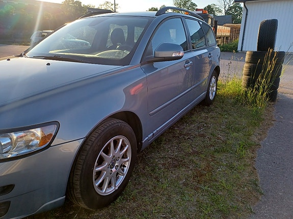 Volvo V50 4 of 5