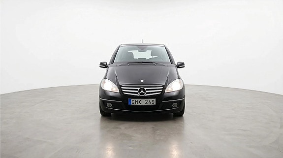 Mercedes-Benz A200 2 of 5