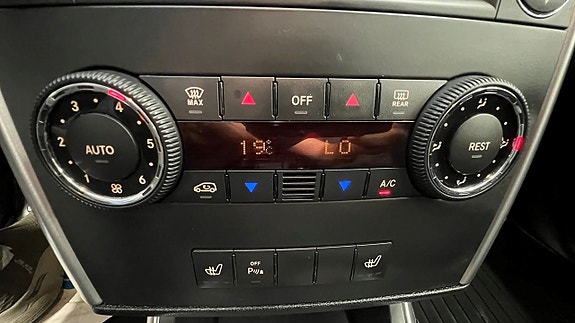 Mercedes-Benz A200 16 of 17
