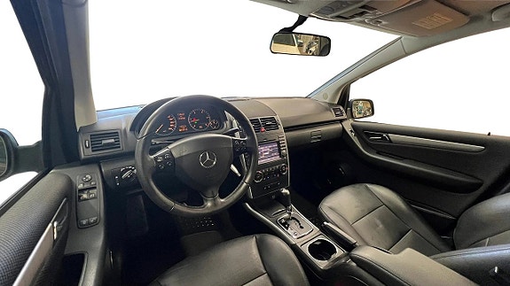 Mercedes-Benz A200 9 of 17