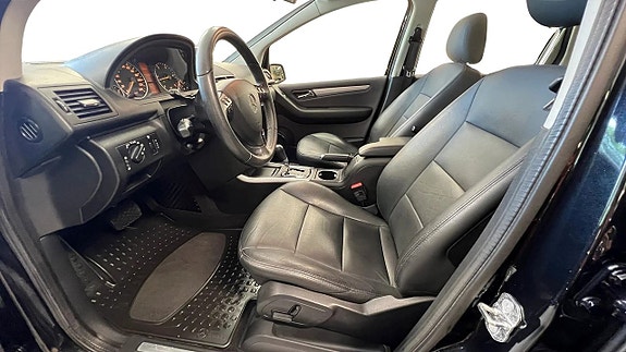 Mercedes-Benz A200 10 of 17
