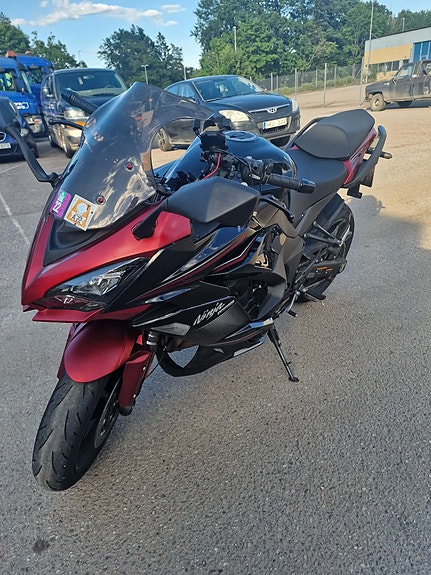 Kawasaki Ninja 1000SX 2 of 3