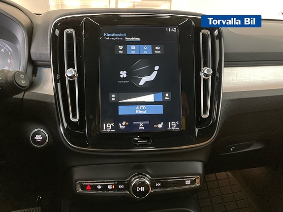 Volvo XC40 13 of 16