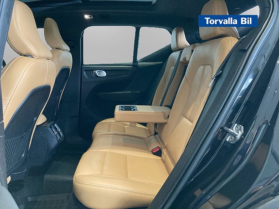 Volvo XC40 9 of 16