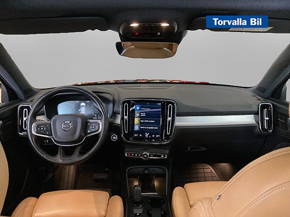 Volvo XC40 7 of 16