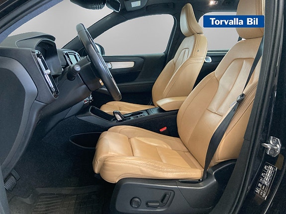 Volvo XC40 8 of 16