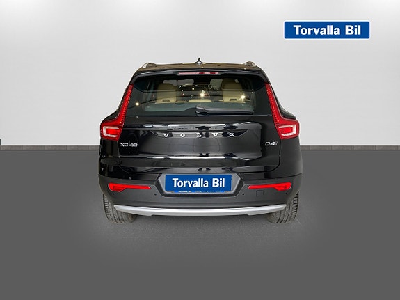 Volvo XC40 5 of 16