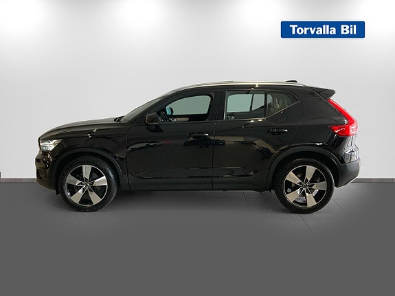 Volvo XC40 4 of 16