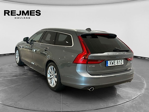 Volvo V90 2 of 5