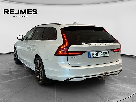 Volvo V90 2 of 5