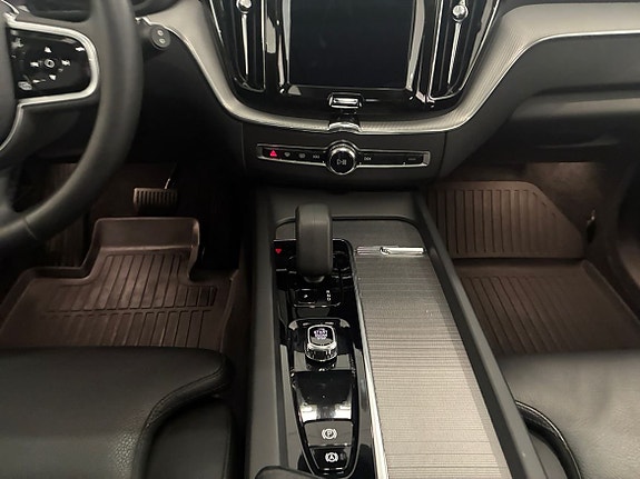 Volvo XC60 13 of 16