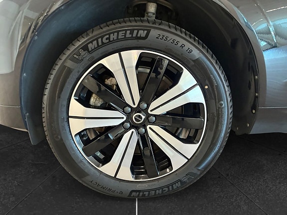 Volvo XC60 10 of 16